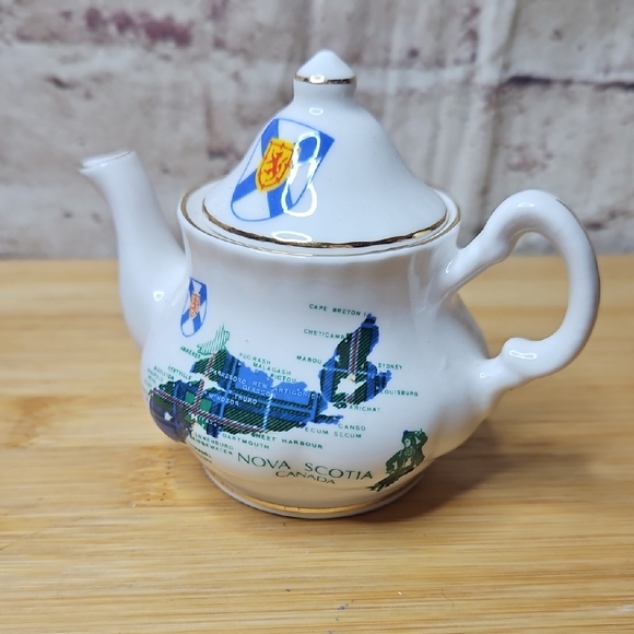 crown warwick Other - CROWN WARWICK SOUVENIR NOVA SCOTIA CANADA TARTAN  Tea Pot Mini made‎ in  england